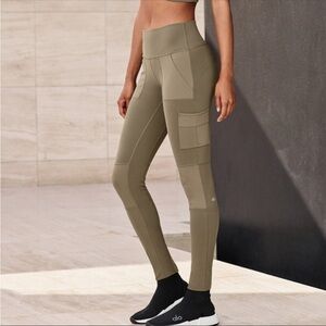 Alo Yoga High-Waist Cargo Legging